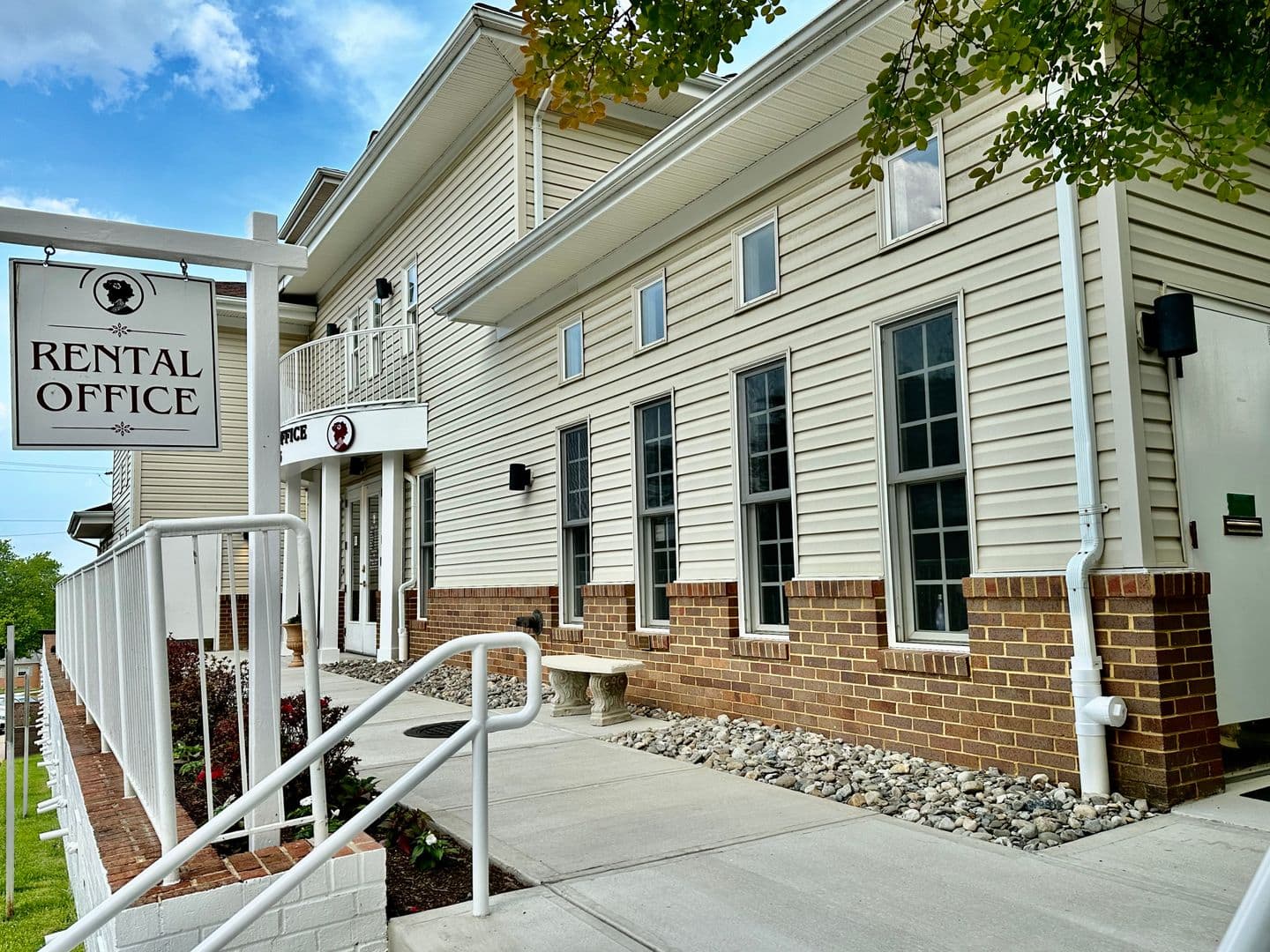 McLean Apartment: 1805 Wilson Lane