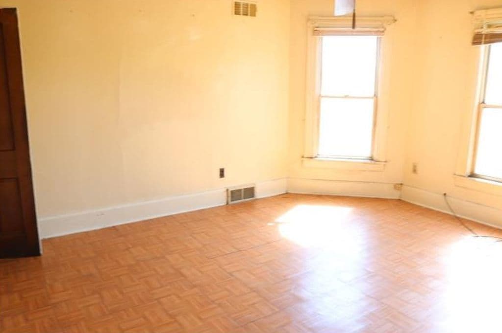 Rochester House: 471 Oregon Ave
