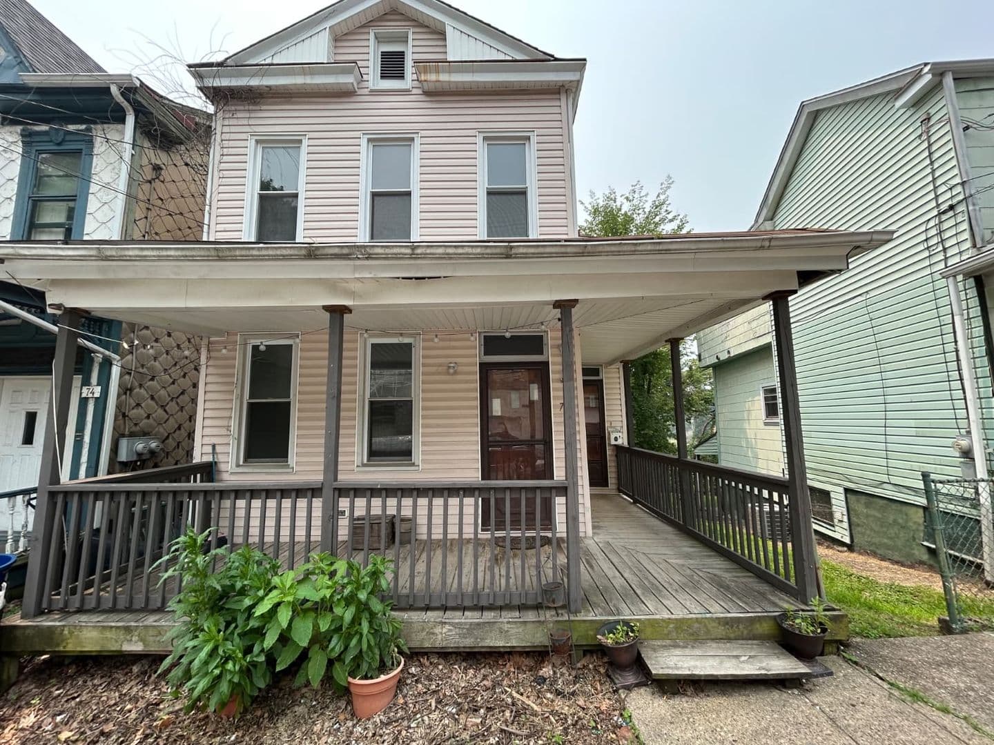 Pittsburgh House: 72 Greenbush Street