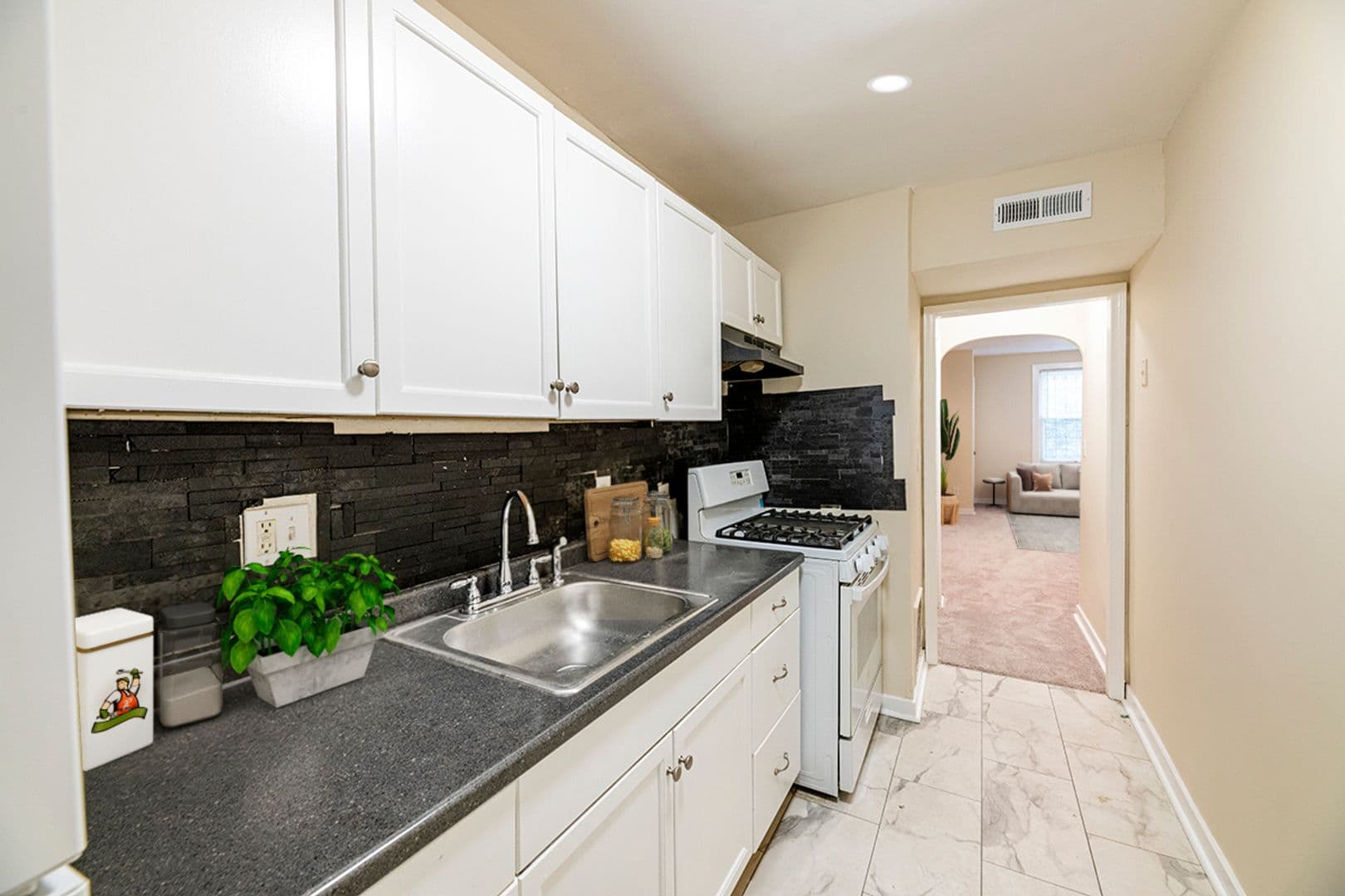 Washington Apartment: 351 Parkland Pl SE