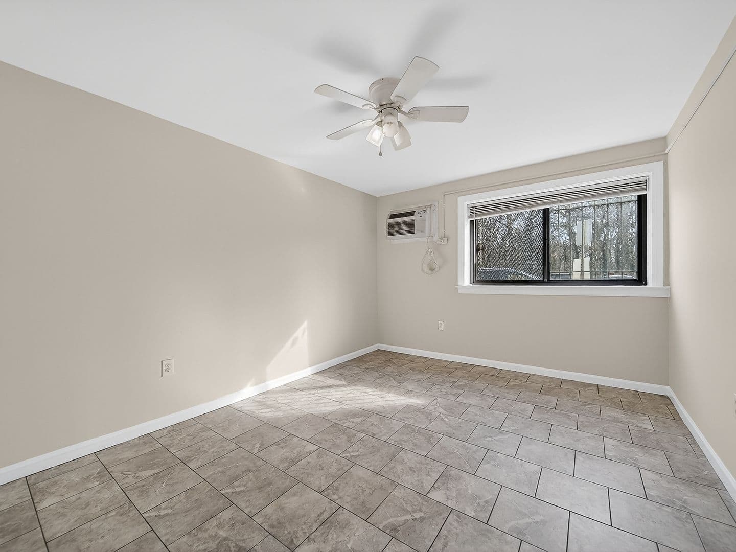Washington House: 3111 Naylor Rd SE, Apt 104