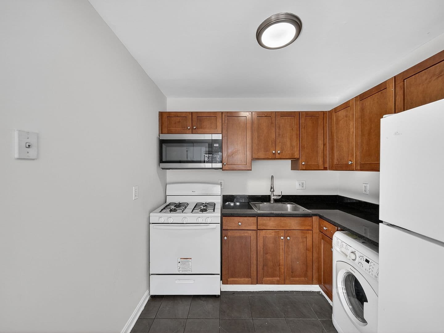 Washington House: 3111 Naylor Rd SE, Apt 104