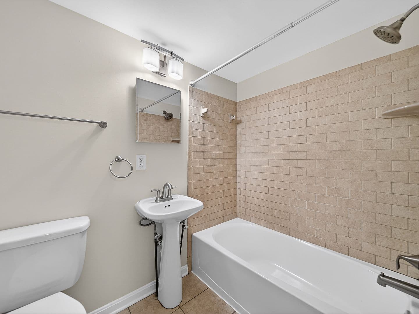 Washington House: 3111 Naylor Rd SE, Apt 104