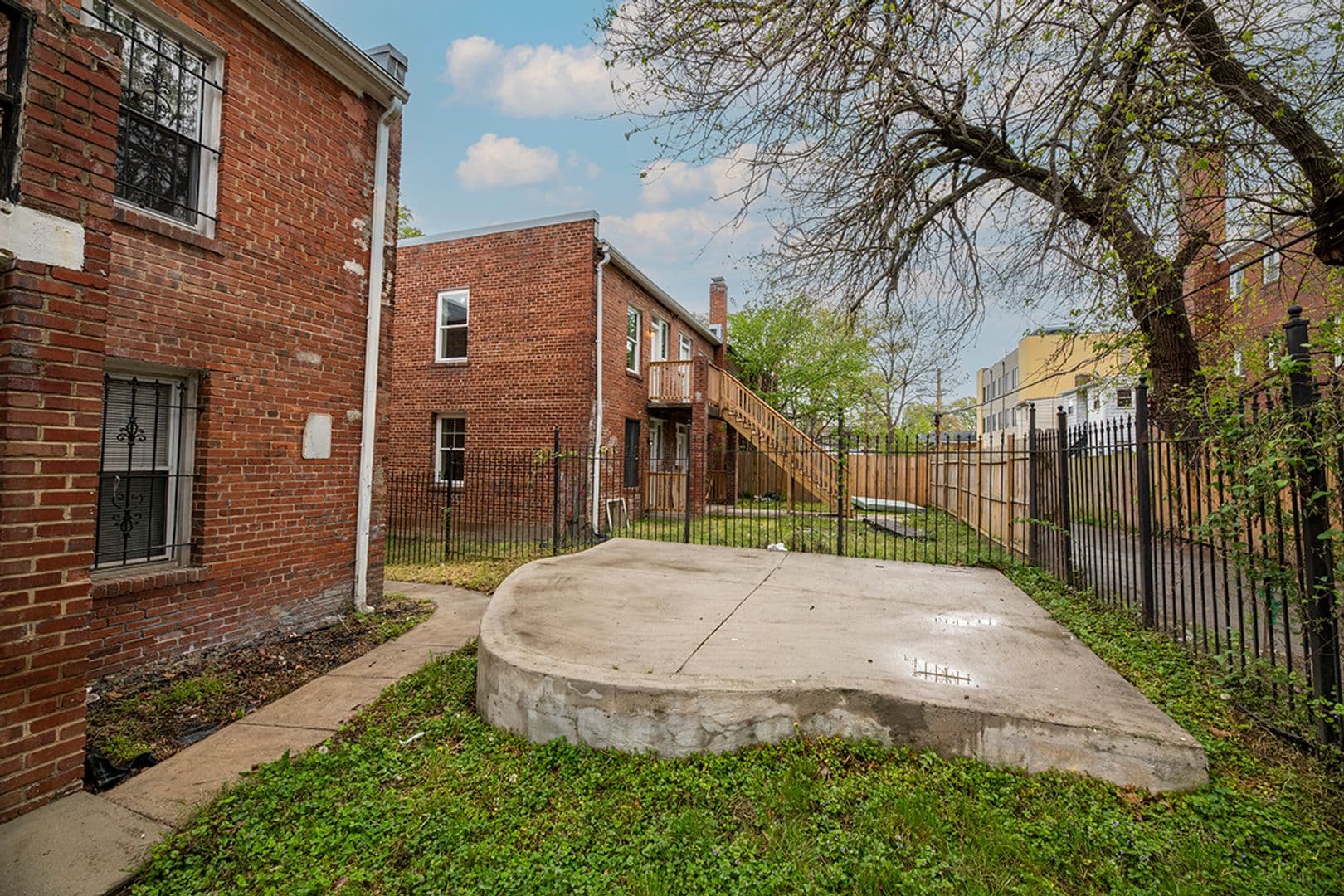 Washington Apartment: 351 Parkland Pl SE