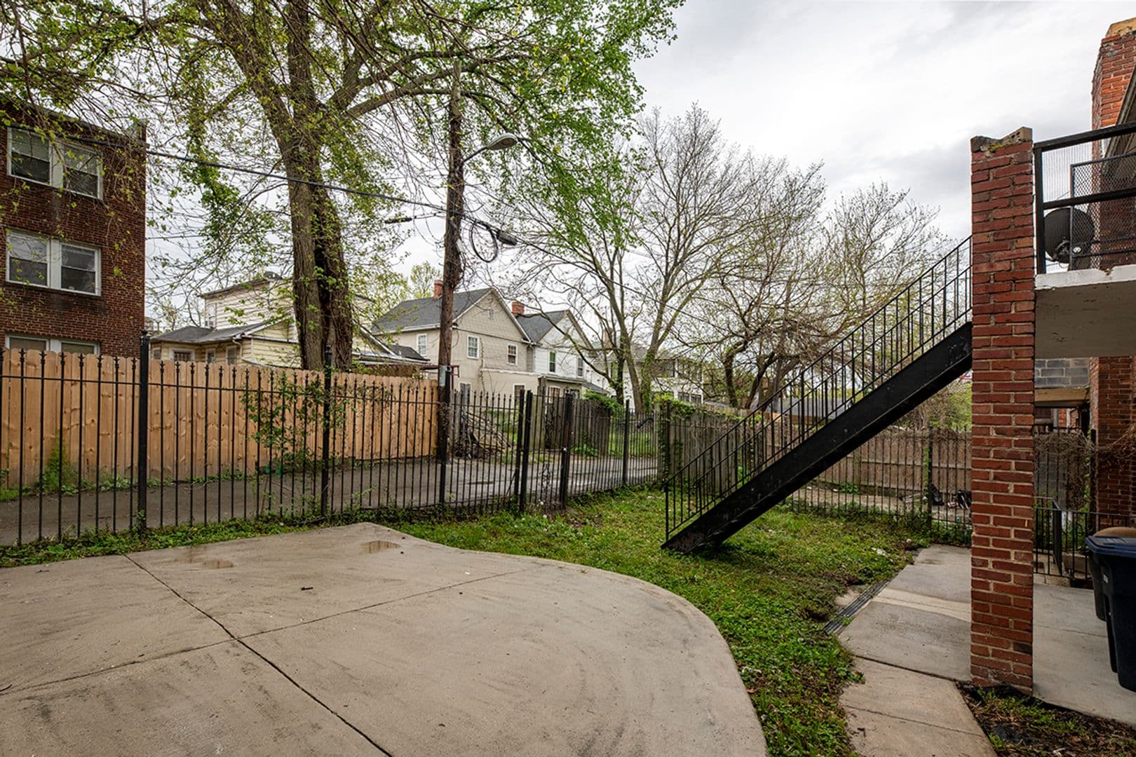Washington Apartment: 351 Parkland Pl SE