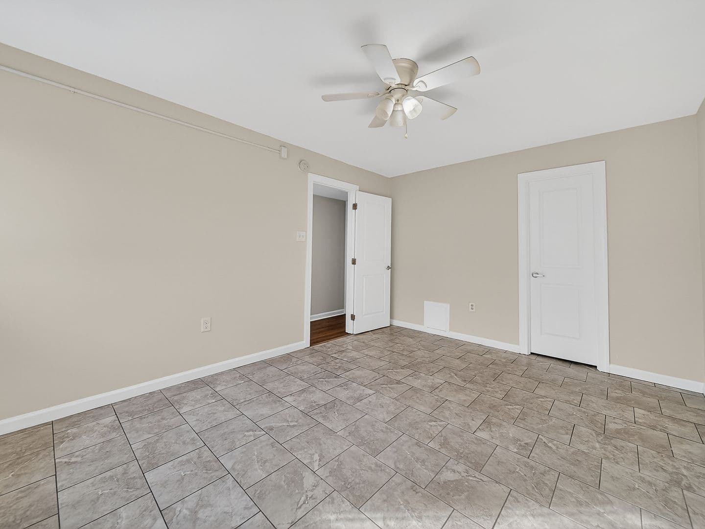 Washington House: 3111 Naylor Rd SE, Apt 104