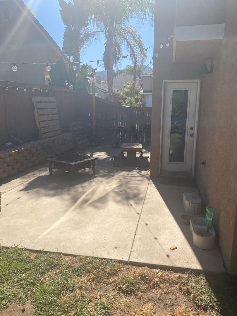 Corona House: 823 Viewpointe Ln