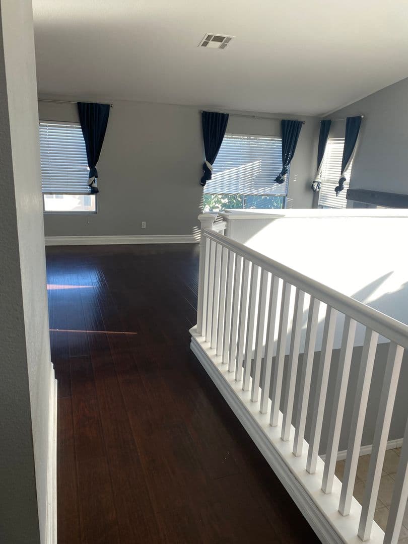 Corona House: 823 Viewpointe Ln