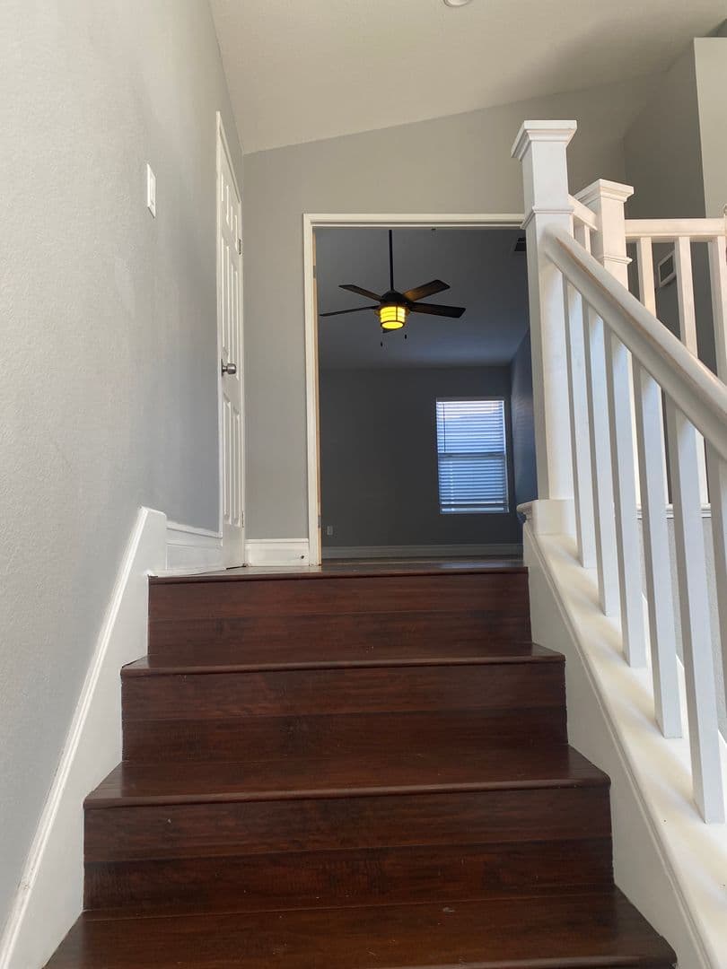 Corona House: 823 Viewpointe Ln
