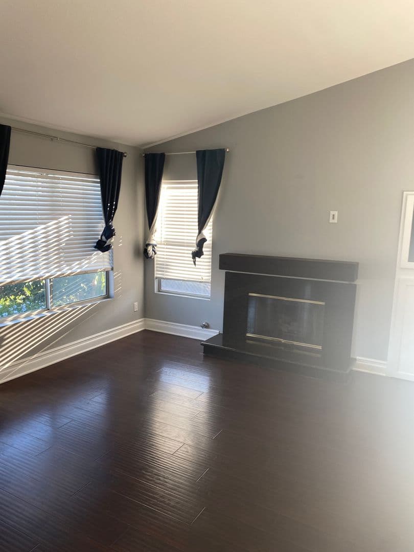Corona House: 823 Viewpointe Ln