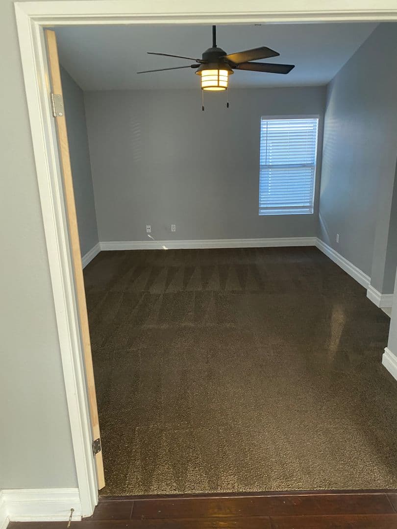 Corona House: 823 Viewpointe Ln