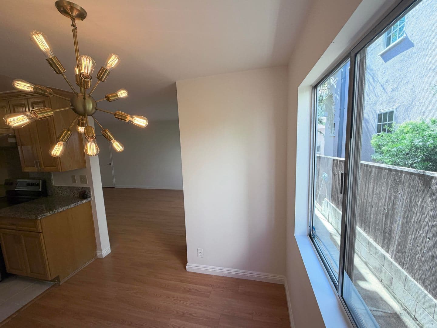 Santa Monica Apartment: 1008 17th Street