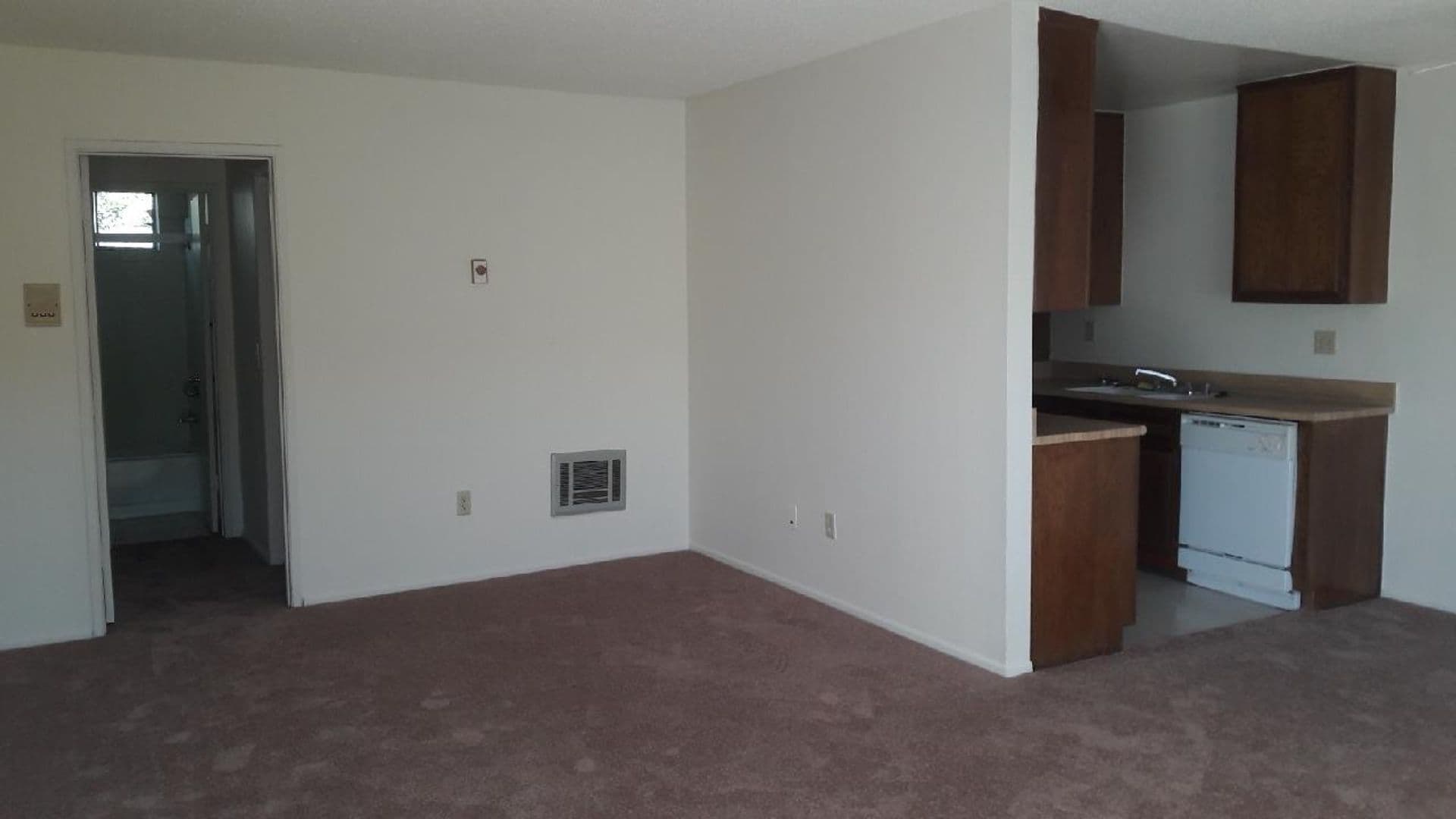 Van Nuys Apartment: 14333 Friar Street