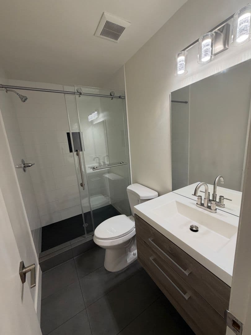 Santa Monica Apartment: 1008 17th Street