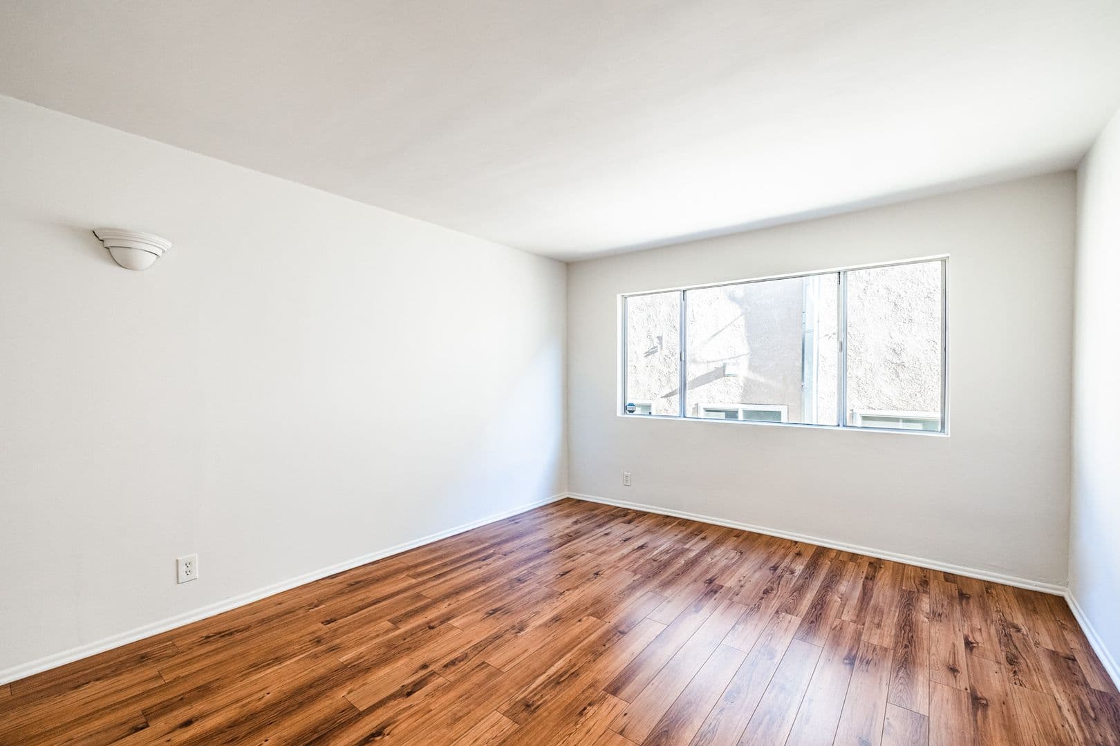 Santa Monica Apartment: 1008 17th Street