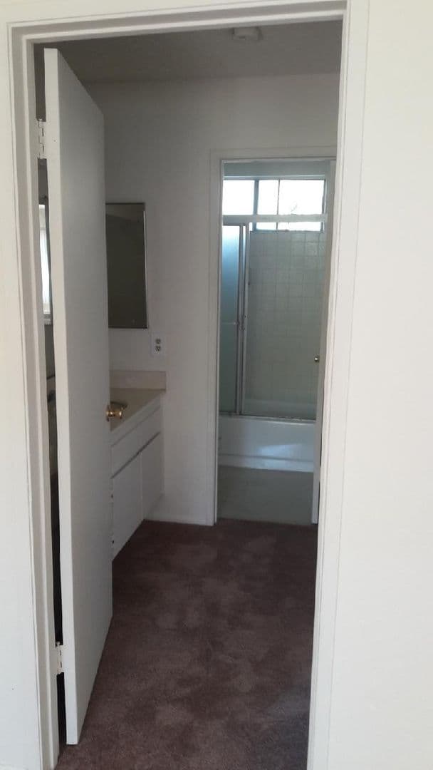 Van Nuys Apartment: 14333 Friar Street
