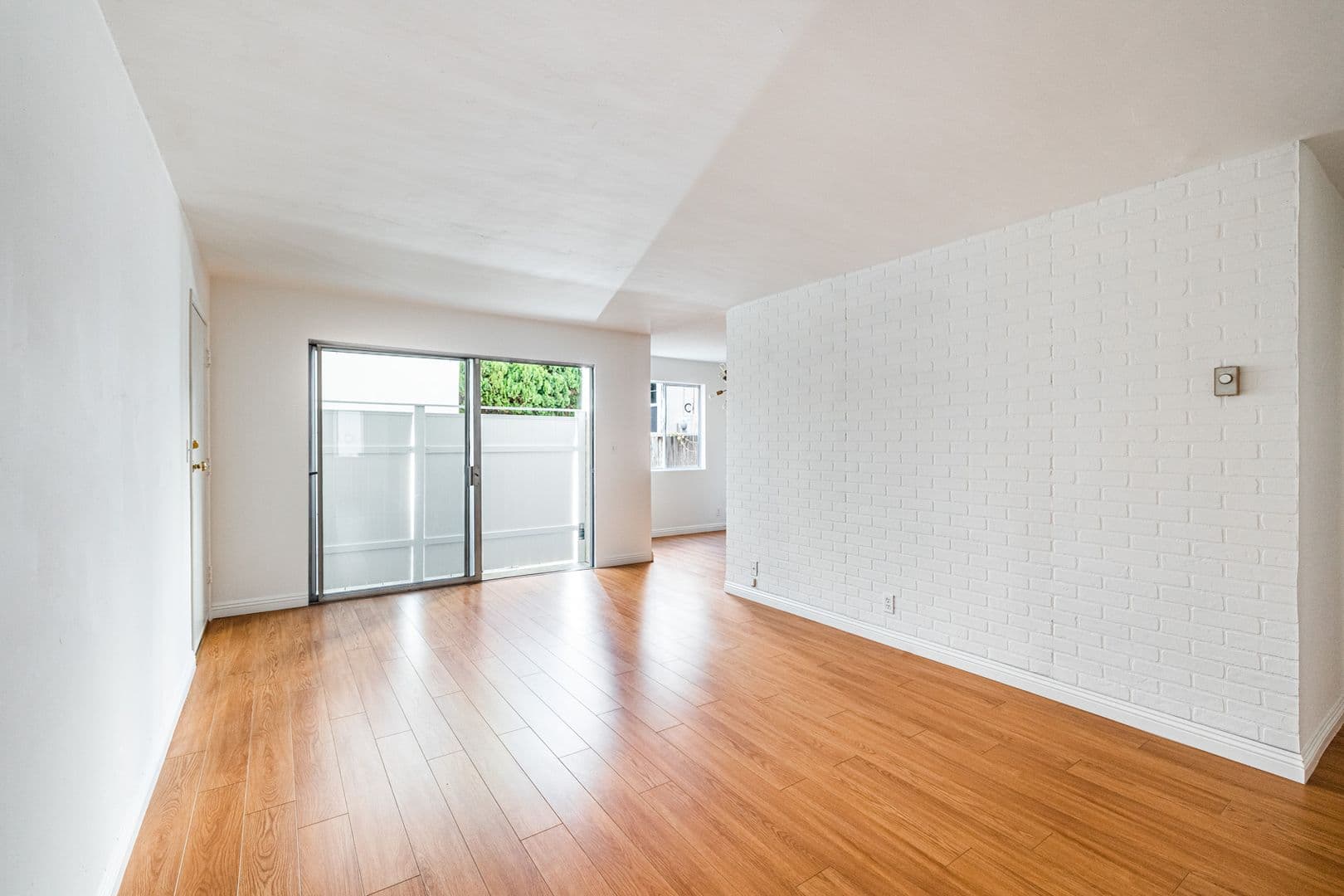 Santa Monica Apartment: 1008 17th Street