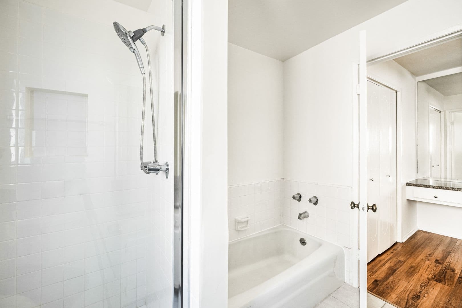 Santa Monica Apartment: 1008 17th Street