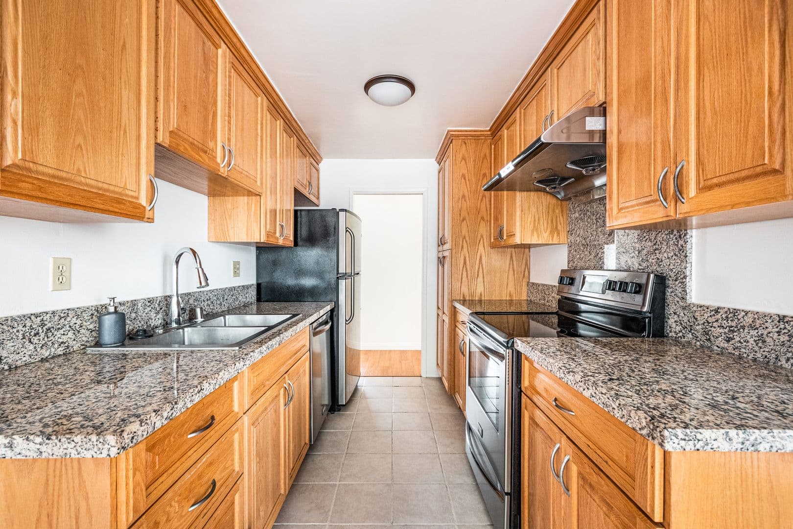 Santa Monica Apartment: 1008 17th Street