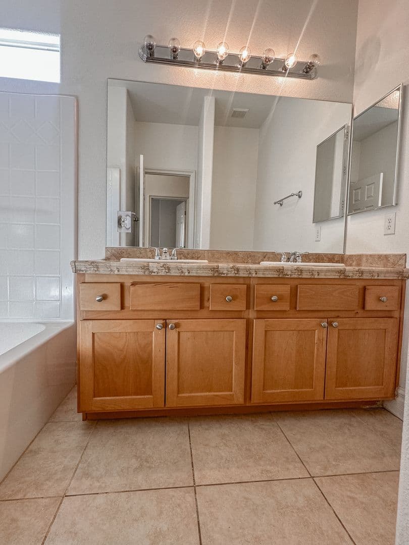Las Vegas House: 282 Caddy Bag Ct