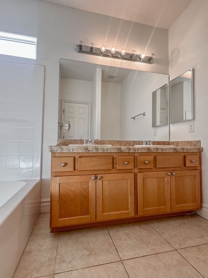 Las Vegas House: 282 Caddy Bag Ct