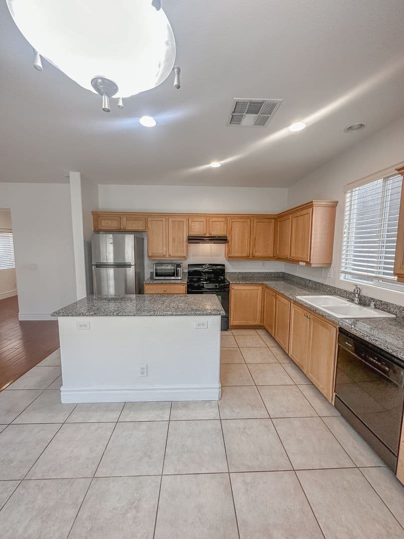 Las Vegas House: 282 Caddy Bag Ct