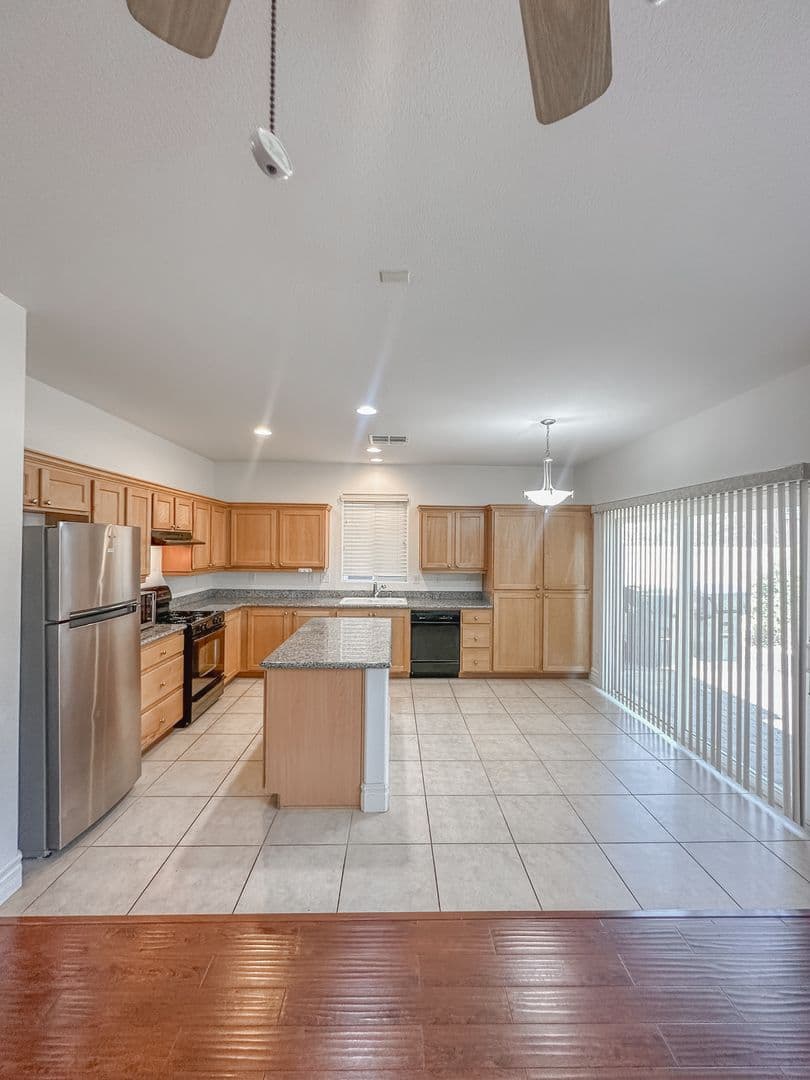 Las Vegas House: 282 Caddy Bag Ct