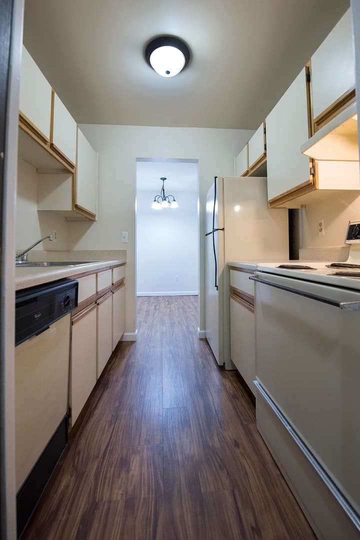 Westland Apartment: 7280 Wilderness Park Dr.