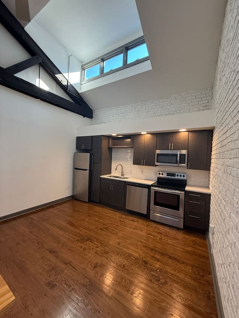 Richmond Apartment: 1809 E Franklin Street