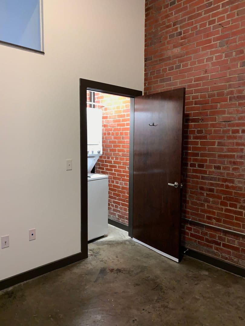 Richmond Apartment: 703 N Harrison St./410 Hancock St.