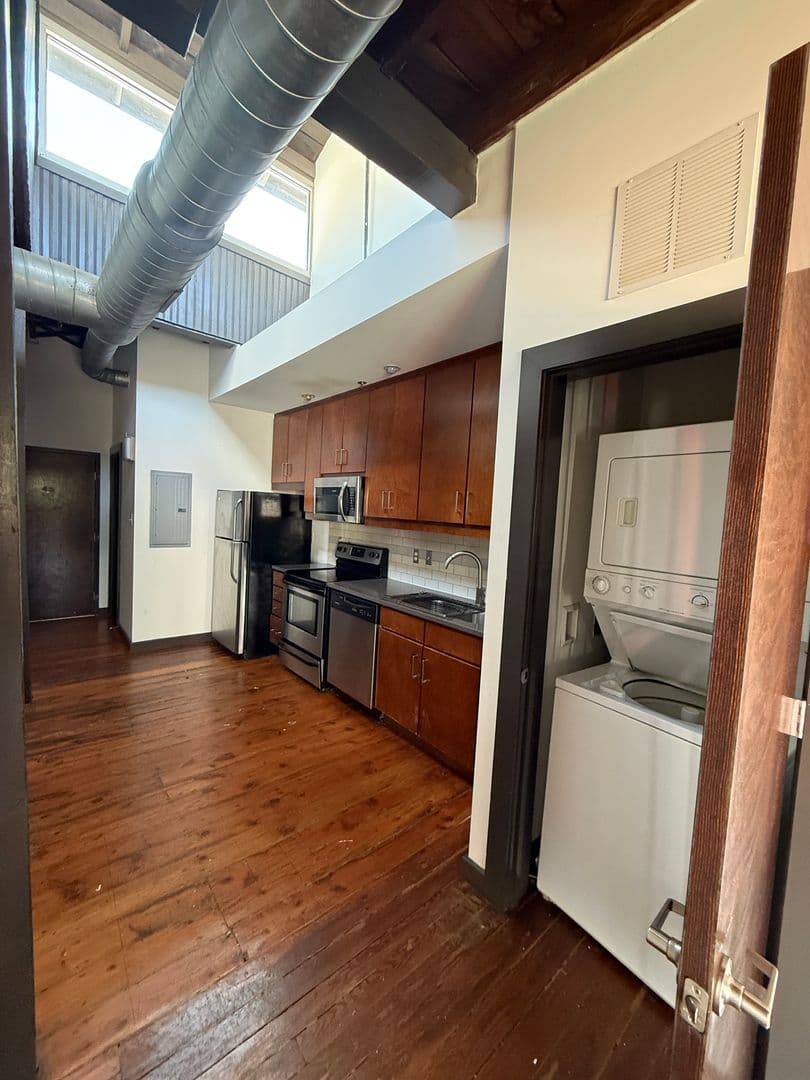 Richmond Apartment: 703 N Harrison St./410 Hancock St.