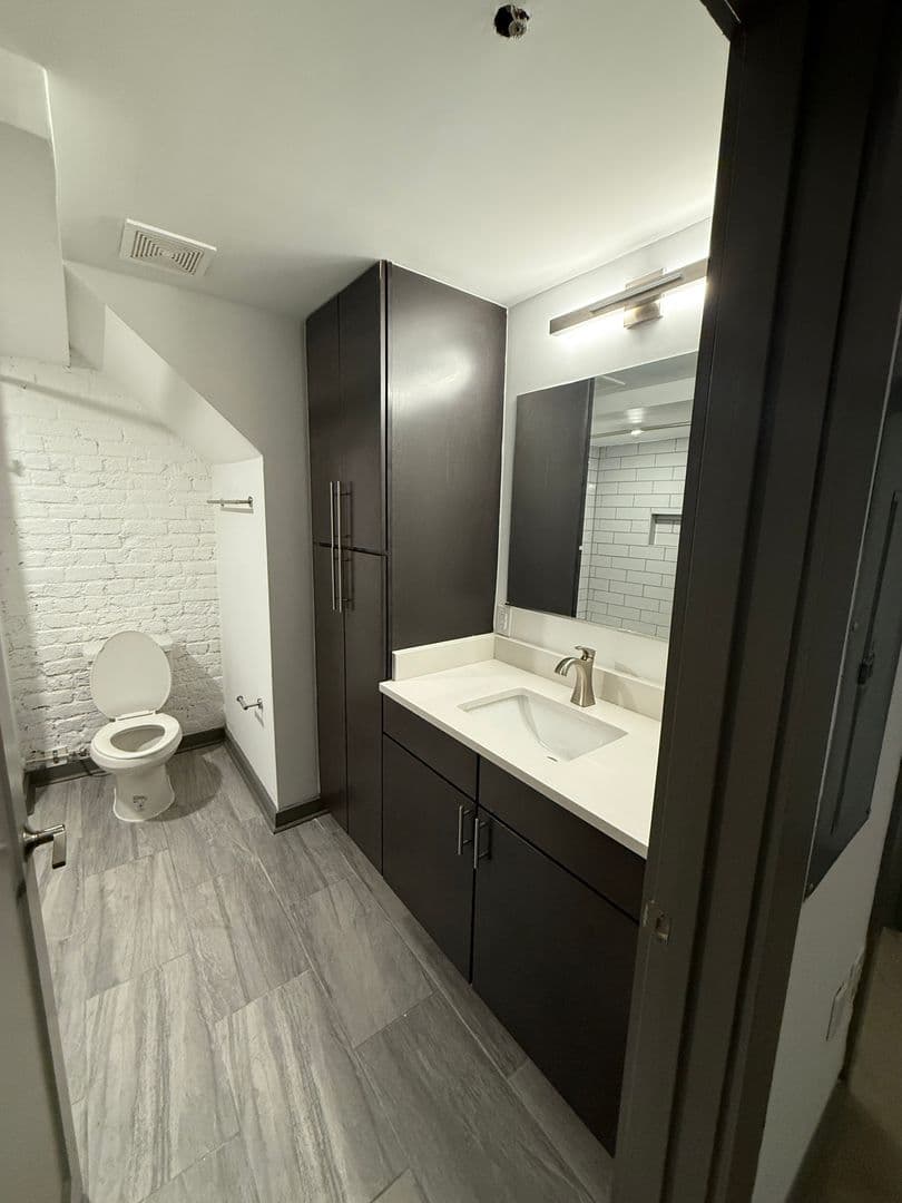 Richmond Apartment: 1809 E Franklin Street