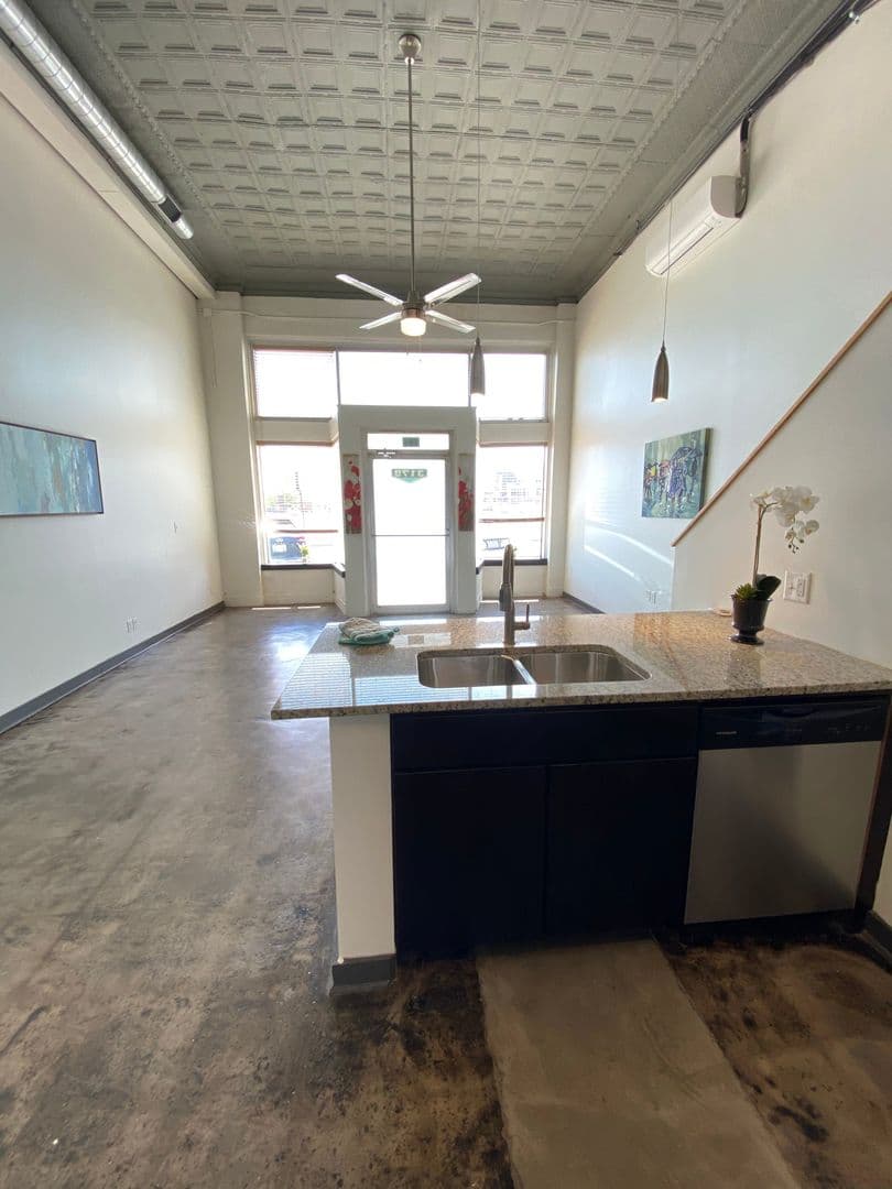 Tulsa Apartment: 401 S Elgin Avenue