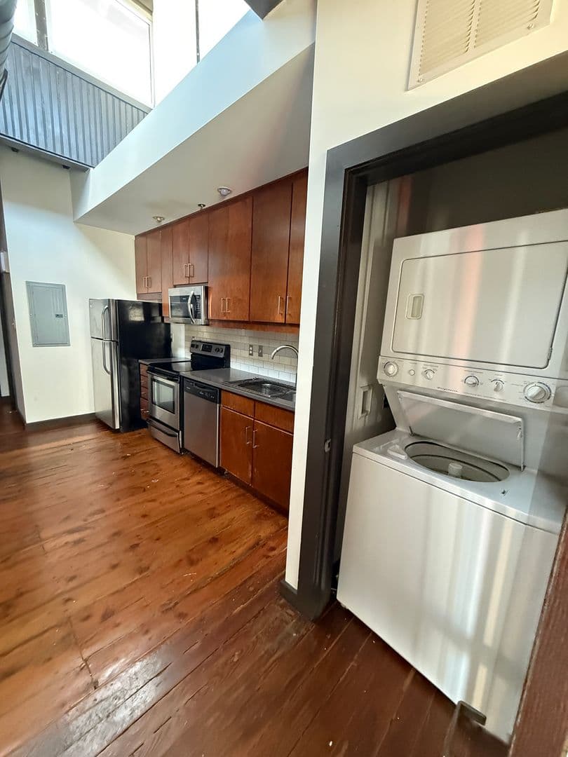 Richmond Apartment: 703 N Harrison St./410 Hancock St.