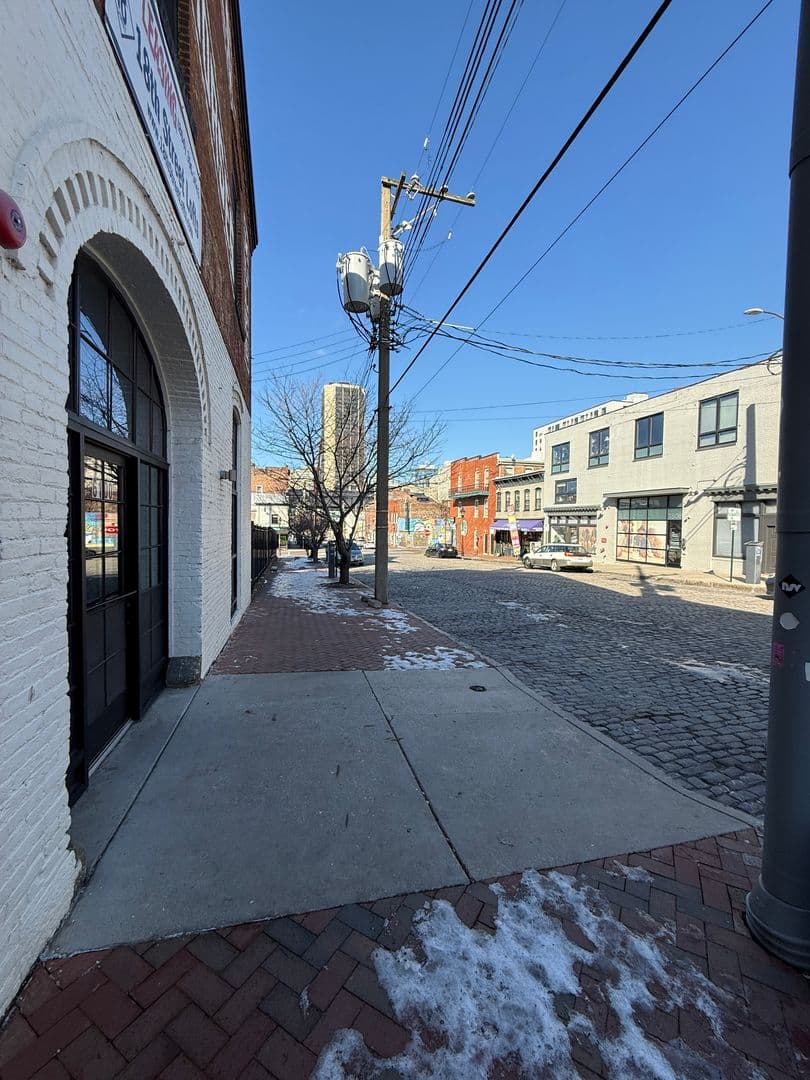 Richmond Apartment: 1809 E Franklin Street