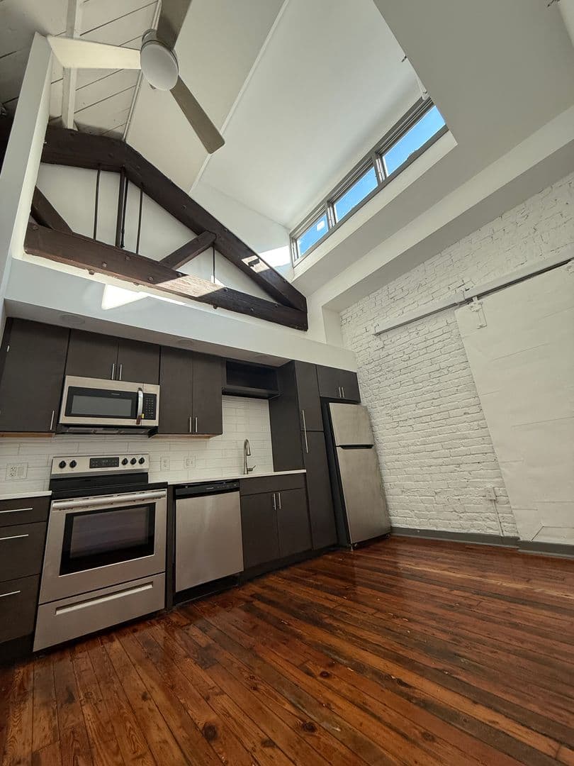 Richmond Apartment: 1809 E Franklin Street