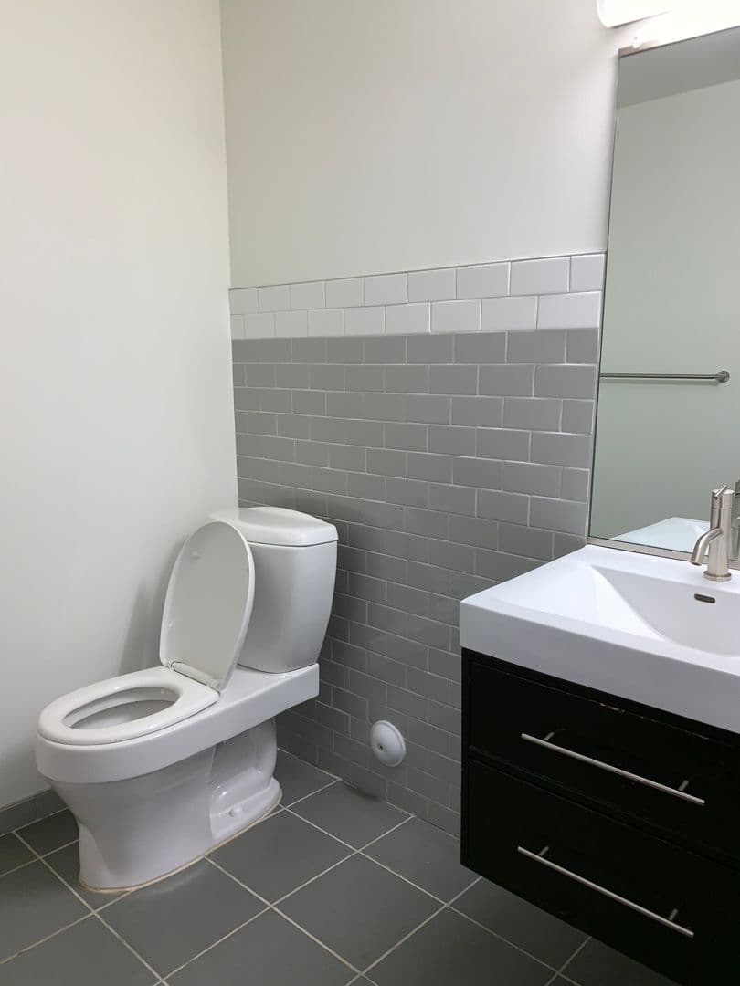 Richmond Apartment: 703 N Harrison St./410 Hancock St.