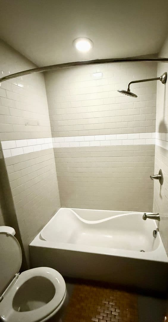 Richmond Apartment: 703 N Harrison St./410 Hancock St.