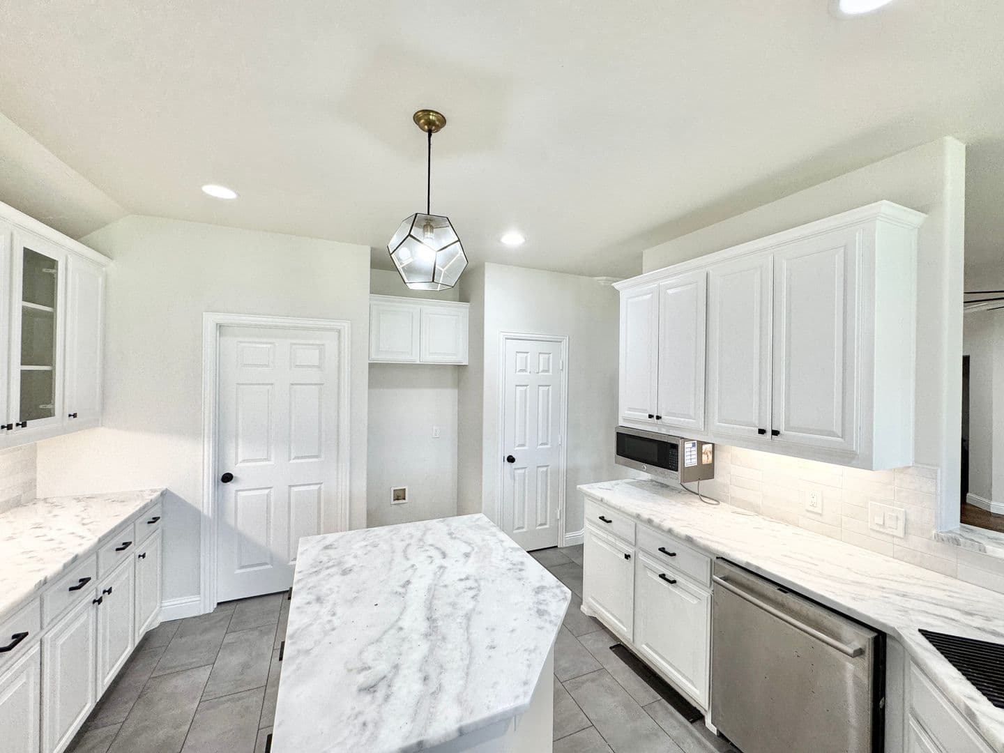 Argyle House: 124 Country Lakes Blvd