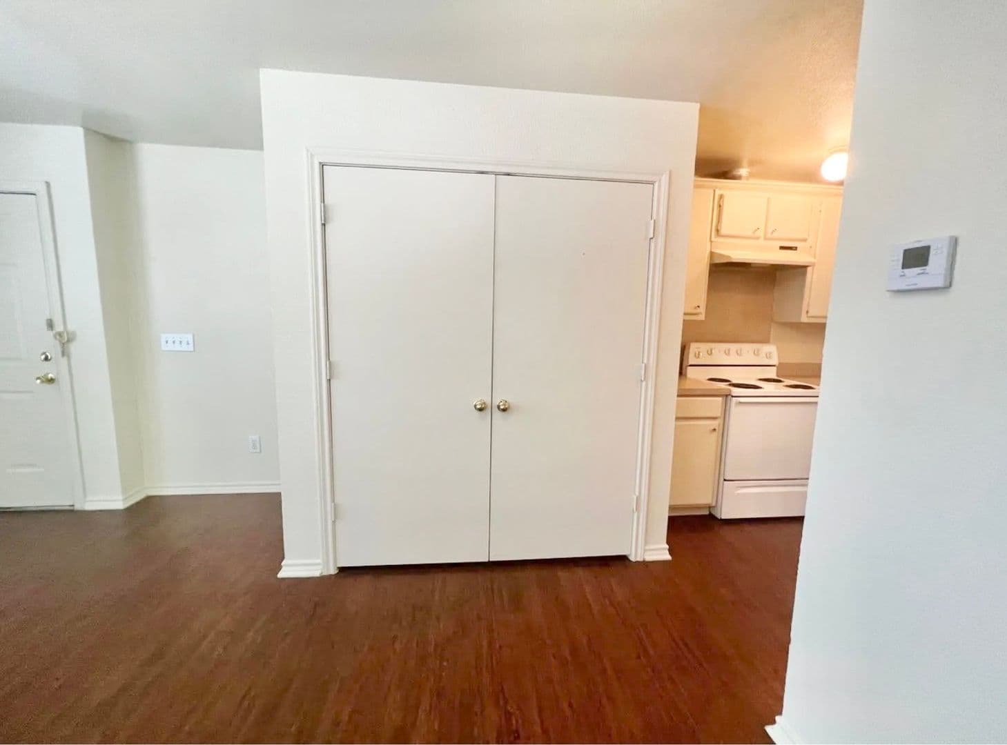 Denton Apartment: 932 Fannin Street