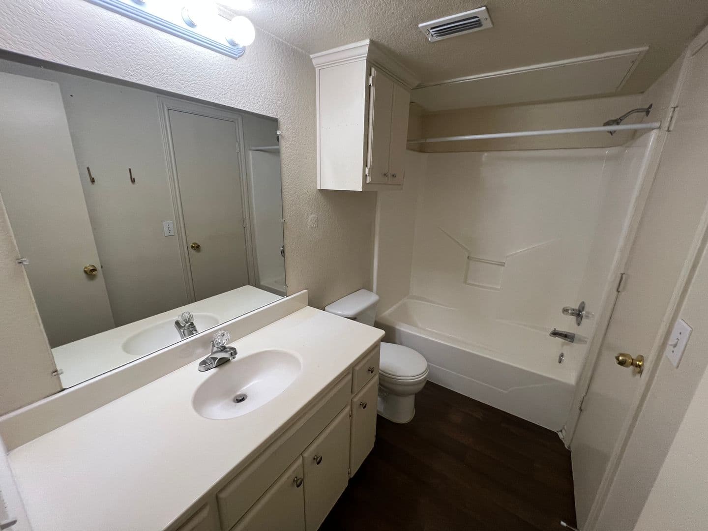 Denton Apartment: 932 Fannin Street