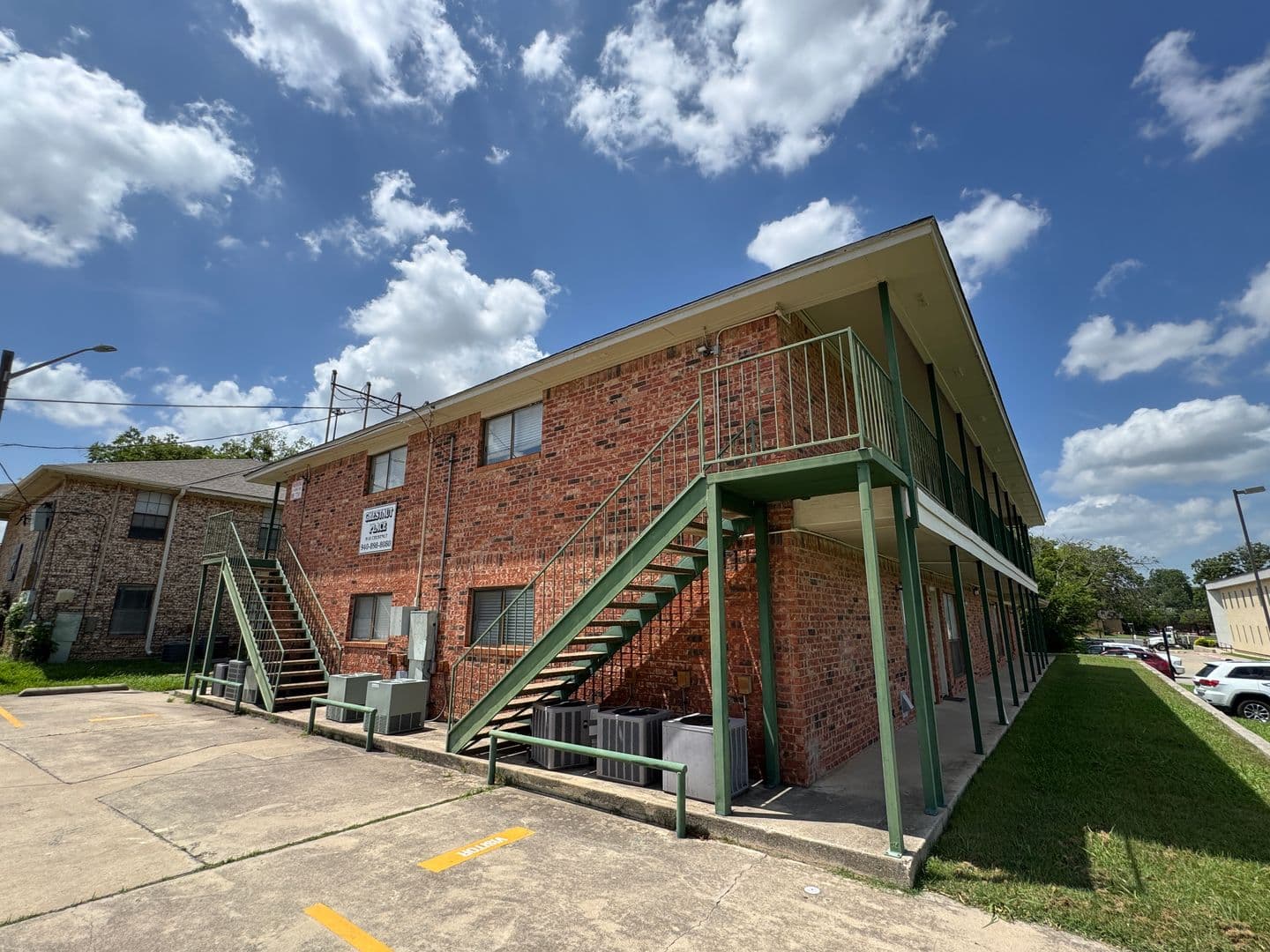 Denton Apartment: 918 W Chestnut
