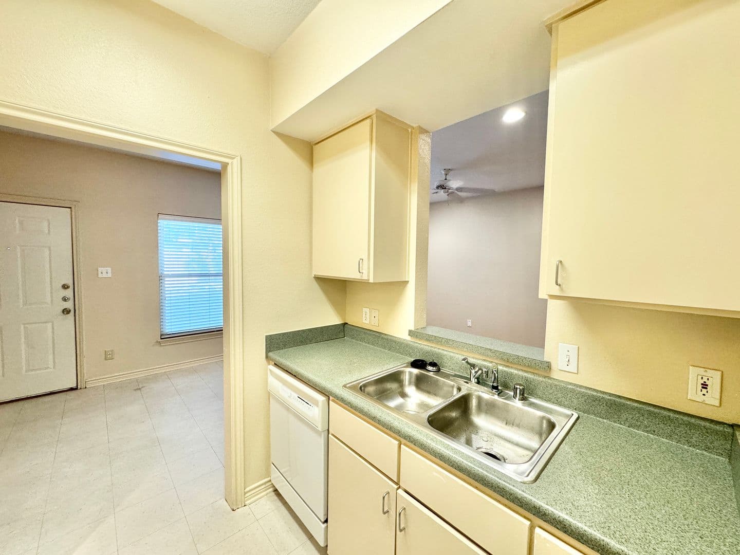Denton Apartment: 631 Texas Street