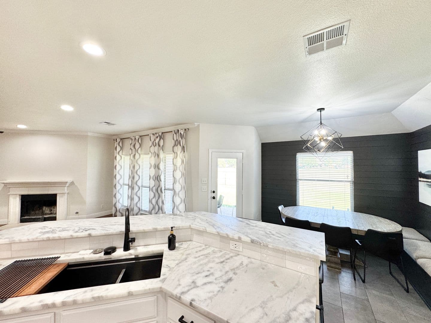 Argyle House: 124 Country Lakes Blvd