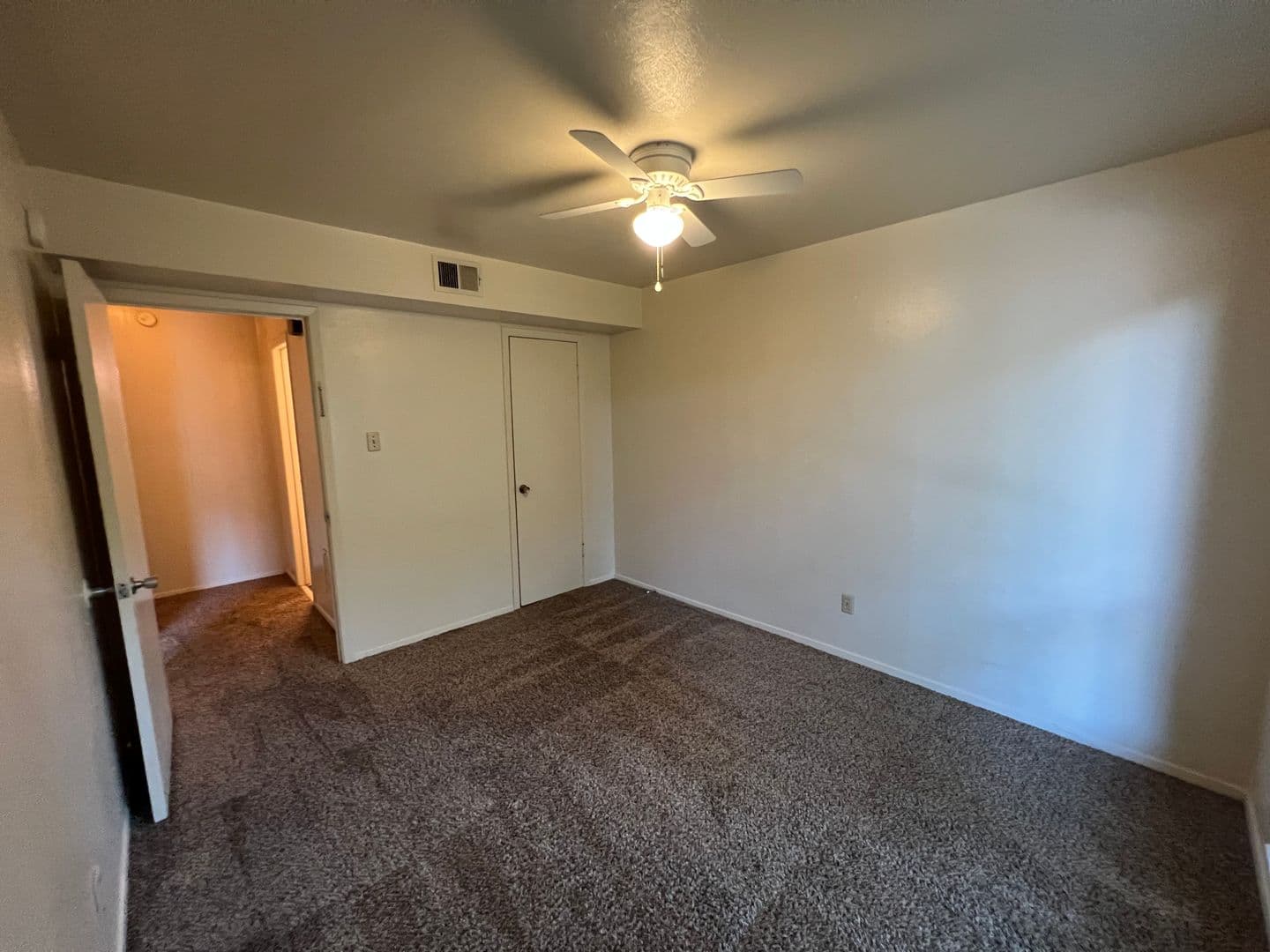 Denton Apartment: 912 North Bell Avenue