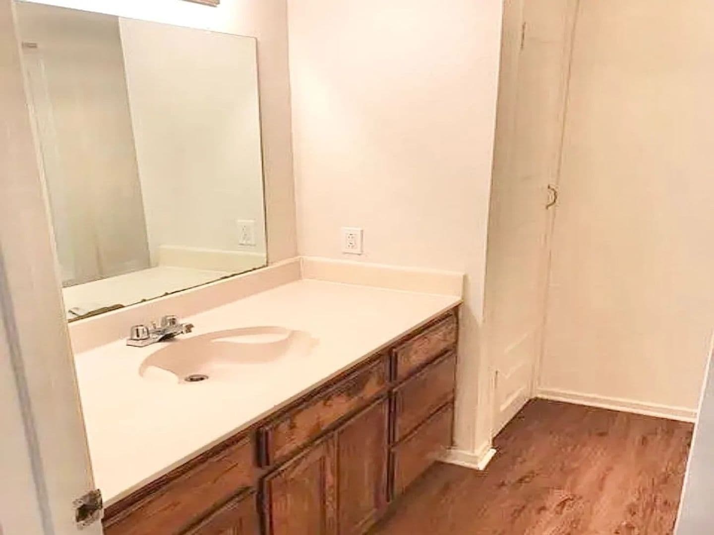 Denton Apartment: 100 & 104 Avenue D