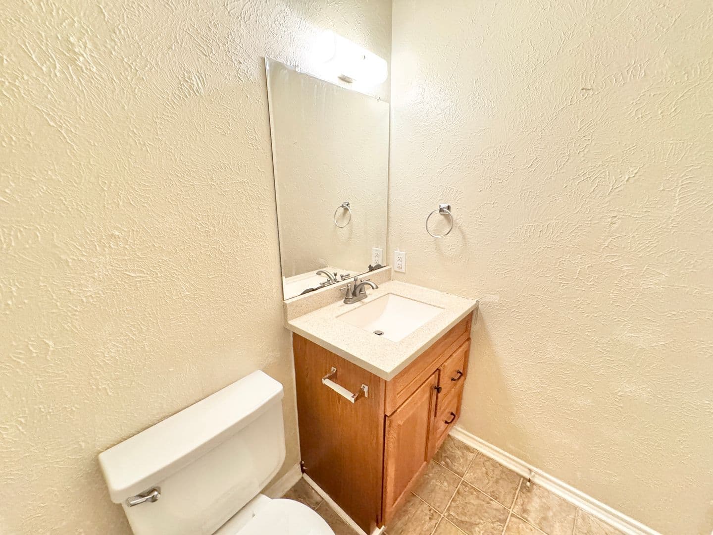 Denton Apartment: 918 W Chestnut