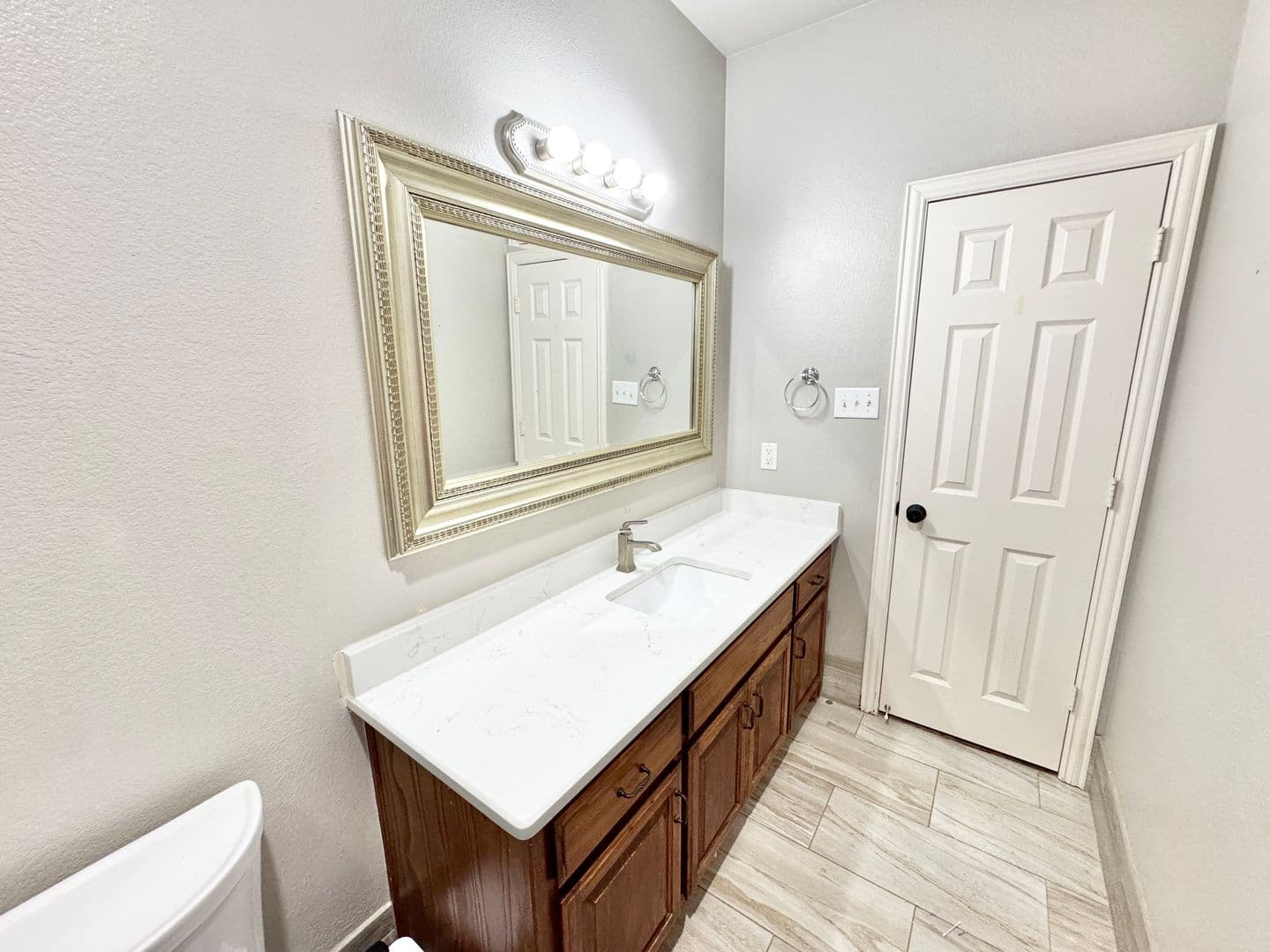Argyle House: 124 Country Lakes Blvd