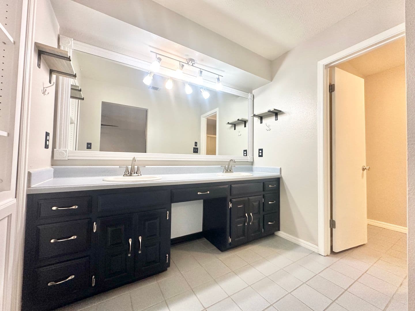 Aubrey House: 2829 Bailey Lane