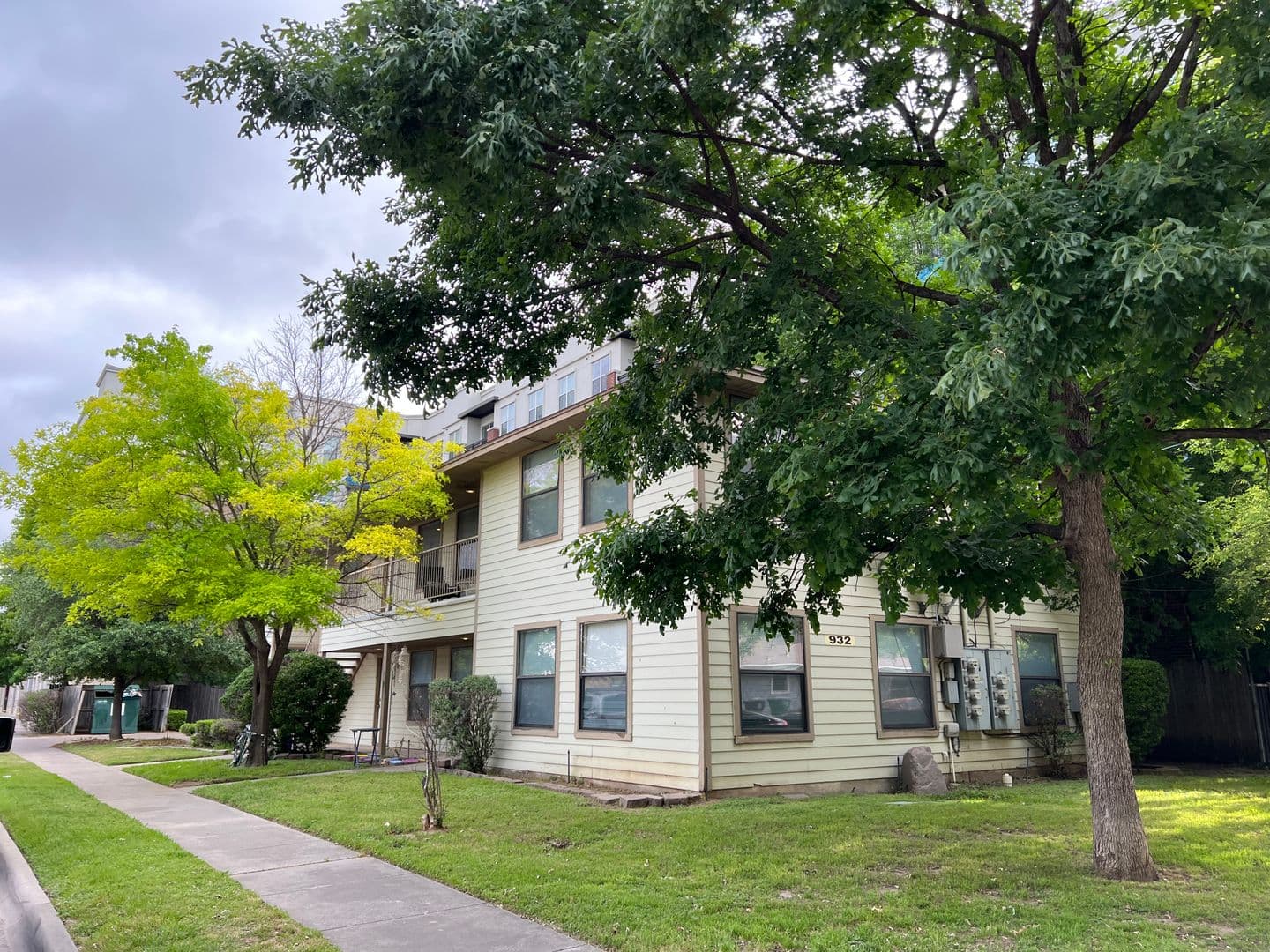Denton Apartment: 932 Fannin Street